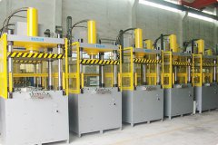 四柱液壓機(jī)液壓馬達(dá)增速不高，輸出扭矩